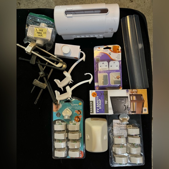 Lot of Baby / Toddler Home Safety Items - Picture 1 of 4
